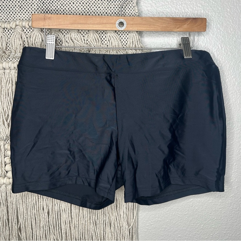 Tzu Tzu Women's Black Athletic Shorts